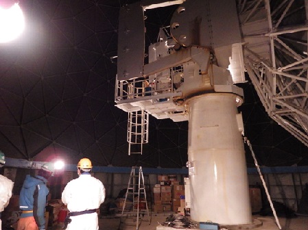 多目的衛星データ受信システム 大型アンテナのメンテナンスの様子