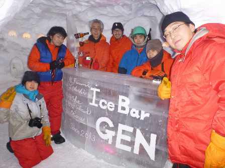 かまくらの中にIceBarもオープン！