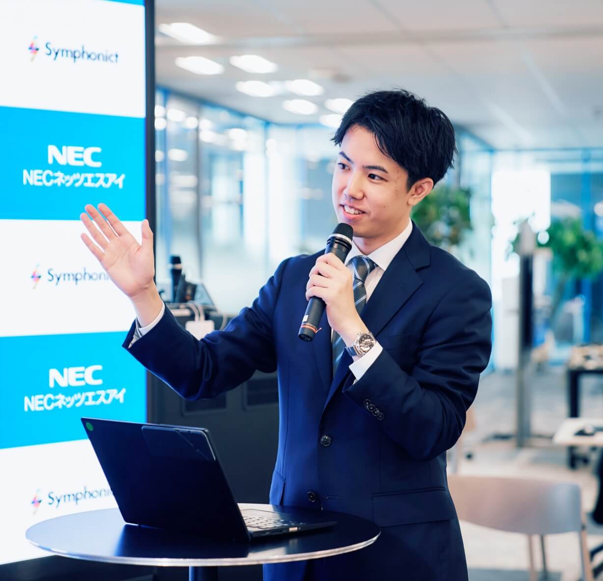 プロジェクトマネージャーとして成長し、お客様と社会を支えていきたい。