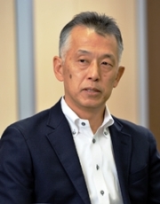 人事部長　佐藤